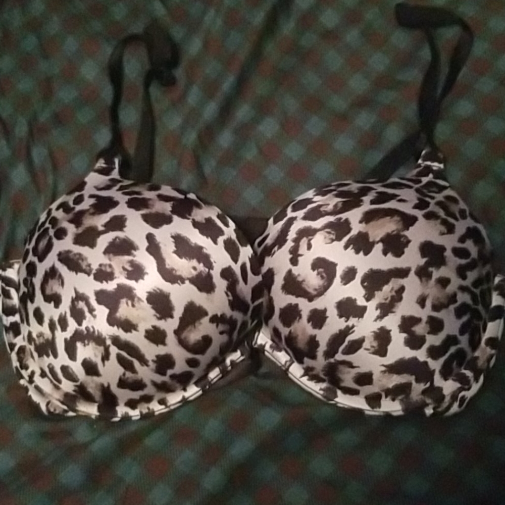 Victoria secret miraculous plunge